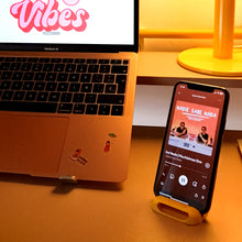 Cargar imagen en el visor de la galería, Base para movil con efecto Amplificador de sonido