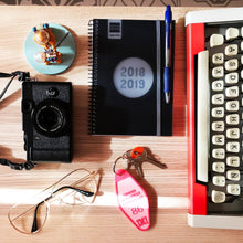 Cargar imagen en el visor de la galería, La Historia Interminable - Llavero o Multipase