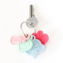 Cargar imagen en el visor de la galería, Charms y/o Letras Personalizados - Keychain (Dos, Tres o Cuatro)