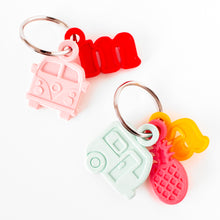 Cargar imagen en el visor de la galería, Charms y/o Letras Personalizados - Keychain (Dos, Tres o Cuatro)