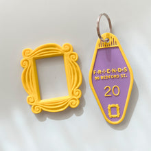 Cargar imagen en el visor de la galería, Marco Friends Nevera - Iman 7,6cm Inspirado en Friends