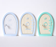 Cargar imagen en el visor de la galería, Tooth Fairy Door - Puerta del Hada de los dientes - Personalizada